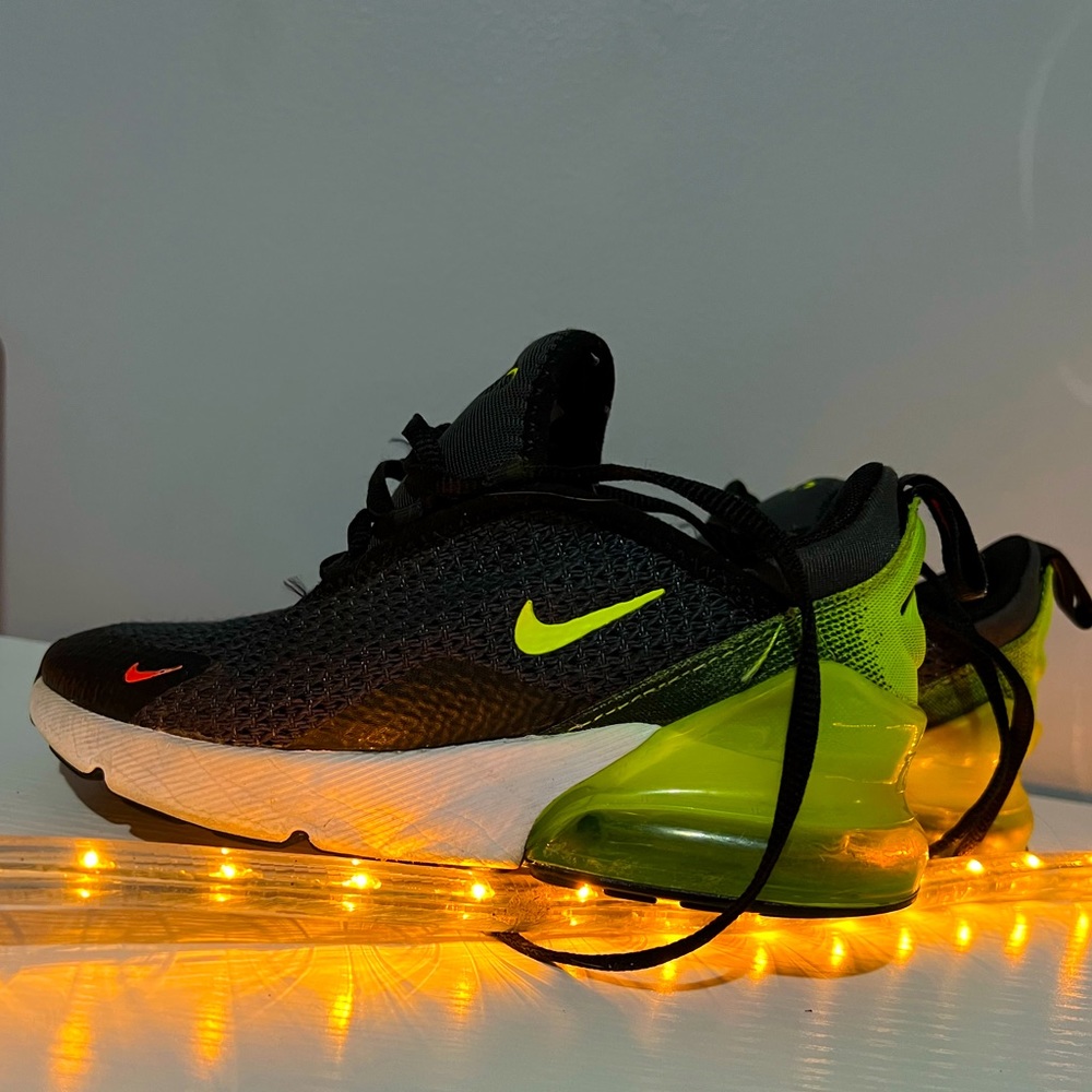 Kids Nike air max 270. Size 1 y.